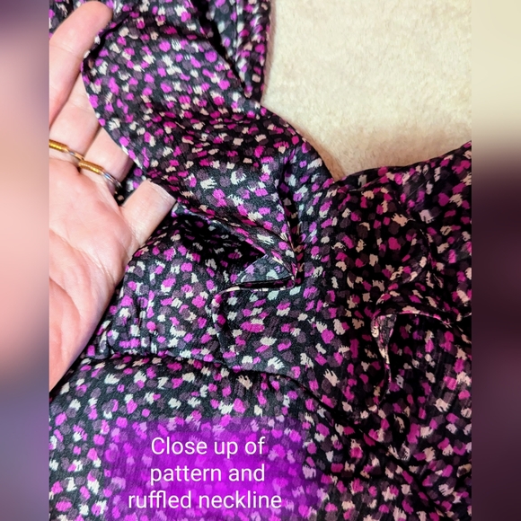 Reitmans XSmall BNWT, V-neck purple black pattern, pouf sleeve blouse - Picture 4 of 16